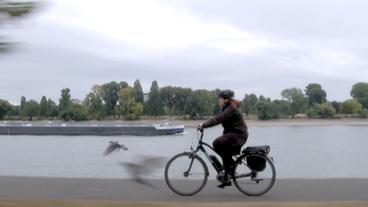 Bild: WDR Nora Grazzini auf dem Fahrrad