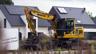 Bild: NDR Bagger vor Neubauten