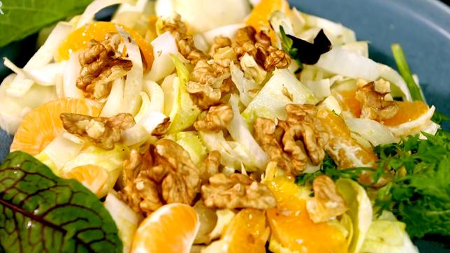 Chicorée Salat mit Walnüssen und Clementinen