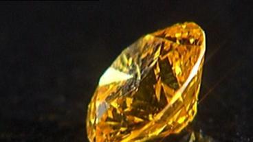 Goldfarbiger Diamant