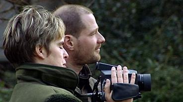 Sabine MErz mit  Videokamera und Tierartzt