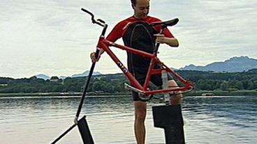 Stefan Riederer mit seinem Wasserfahrrad