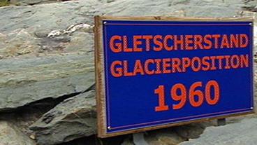 Tafeln zeigen den früheren Gletscherstand