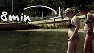 Bild: WDR Vorsichtig gehen zwei Frauen ins Wasser