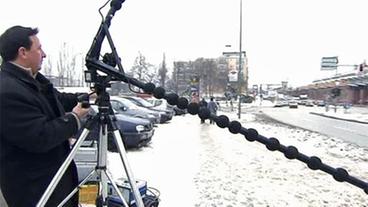 Die akustische Kamera misst den Verkehrslärm an einer stark befahrenen Kreuzung in Berlin.