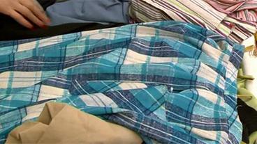 Bild: SWR Ein Stapel mit Hosen