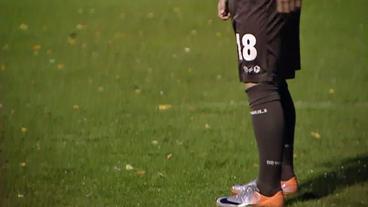 Bild: NDR Die Beine eines Fußballers