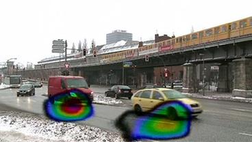 Bild: SWR Die akustische Kamera zeigt, dass ein Taxi leiser ist als der nachfolgende Transporter.