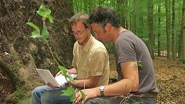 Markus Dietz (rechts) und Kollege im Kellerwald