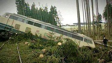 Bild: SWR Ein entgleister Zug