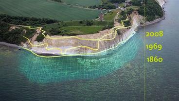 Bild: WDR Luftbild von Kap Arkona mit eingeblendeter Grafik des Küstenverlaufs im Jahr 1860