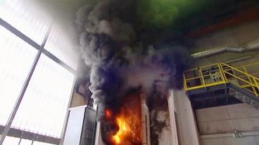 Bild: NDR Beim Test entsteht starker Rauch