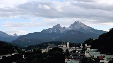 Düstere Wolken über Berchtesgaden und dem Watzmann