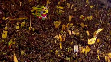 Bild: SWR Die größte Fankurve Europas. In Dortmund singen auf der Südtribüne über 30.000 Kehlen gleichzeitig