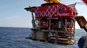 Bild: BR Der Tauchroboter wird ins Wasser gebracht