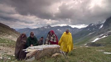 Archäologie-Studenten in den Alpen