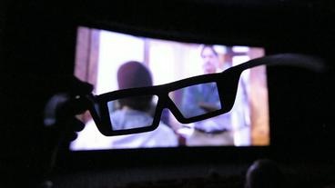 Bild: picture-alliance/dpa 3D-Brille im Kino