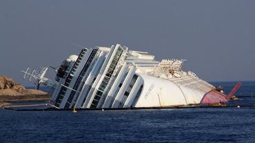 Die Costa Concordia vor der Insel Giglio