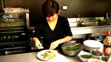 Tomoko Yamane in Küche