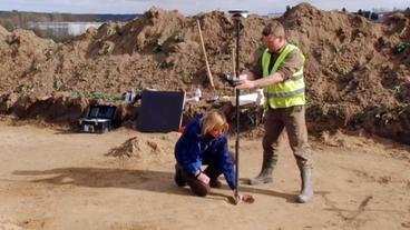 Bild: NDR Forscher stehen auf der Pipeline-Baustelle