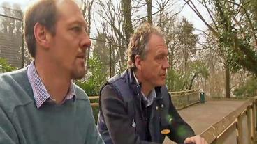 Der Wildbiologe Simon Black (links) und der englische Zoodirektor Adrian Harland