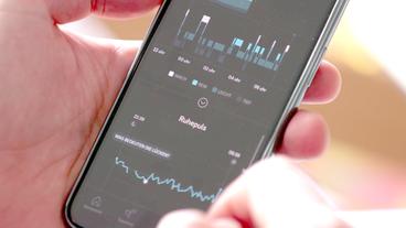 Bild: SWR Schlafphasen via App auf einem Smartphone