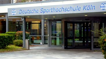 Bild: WDR Eingang der Spothochschule Köln