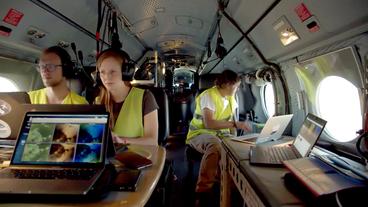 Bild: SWR Wissenschaftler im Forschungsflugzeug HALO.