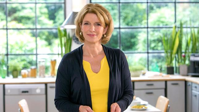Bild: ARD/Michael Boehme Der Tofu-Markt boomt! Selbst Nicht-Vegetarier greifen immer häufiger zu Fleisch-Ersatz-Produkten. Doch die Meinungen zu diesem Trend sind geteilt. Susanne Holst nimmt Tofo-Produkte unter die Lupe und erklärt, worauf man achten sollte.