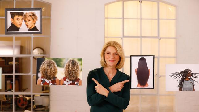 Locken oder glatte Haare – immer hätte man gern das, was man nicht haben kann. Denn unsere Haarstruktur ist genetisch festgelegt. Warum manche Menschen Locken haben und andere nicht, erklärt uns Susanne Holst bei „Wissen vor acht - Mensch“.
