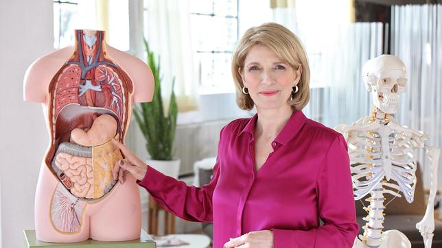 Unser Magen hat so einiges zu verarbeiten. Von Kuchen über Obst bis hin zum saftigen Steak – nichts, was die Magensäure nicht zersetzen kann. Warum wir uns dann nicht selbst verdauen, erklärt Susanne Holst in „Wissen vor acht – Mensch“.