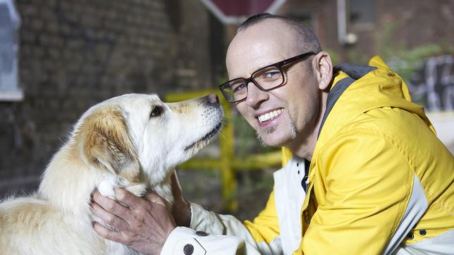 Bild: ARD/Melanie Grande Thomas D mit Hund