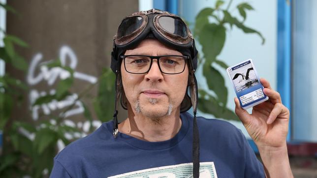 Bild: ARD/Ralf Juergens Der Albatros ist durch Start- und Landeschwierigkeiten leidgeplagt. Einmal in der Luft läuft es dann aber umso besser. Wie der tolpatschige Landgänger zum eleganten Segelflieger über dem Meer wird, verrät Thomas D bei "Wissen vor acht - Natur".