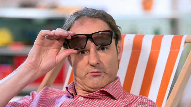 Bild: ARD/Kai Schulz Die selbsttönende Brille passt sich perfekt an die Wetterbedingungen an.