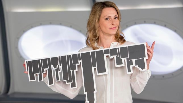 Bild: ARD/Michael Boehme Bisher hat Architekten vor allem eines davon abgehalten, Häuser auch unter der Erde zu bauen - es fehlt das für unsere Gesundheit wichtige Tageslicht. Ein italienischer Forscher hat jetzt ein Verfahren entwickelt, das dieses täuschend echt nachbildet. Ist das die Lösung? - fragt sich Anja Reschke in "Wissen vor acht - Zukunft".