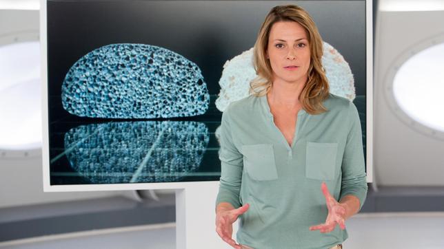 Verarbeitetes Metall mit eingeschlossenen Luftblasen war bisher ein Abfallprodukt. Doch jetzt wird diese Verbindung für die Industrie interessant: Anja Reschke zeigt, wie universell Metallschaum sein kann.