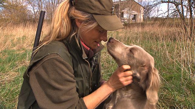 Hundezüchterin Kerstin Westhoff mit einem ihrer Lieblings-Weimeraner