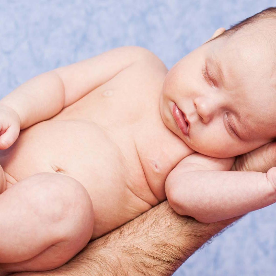 Neugeborenes Baby・Bild: Neugeborenes Baby Neugeborenes Baby