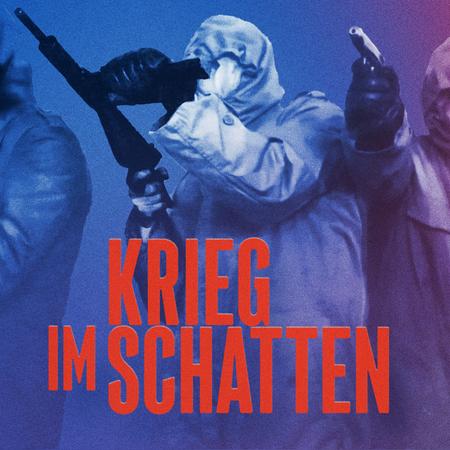 Podcast-Cover mit blauem Hintergrund und roter Schrift: Krieg im Schatten