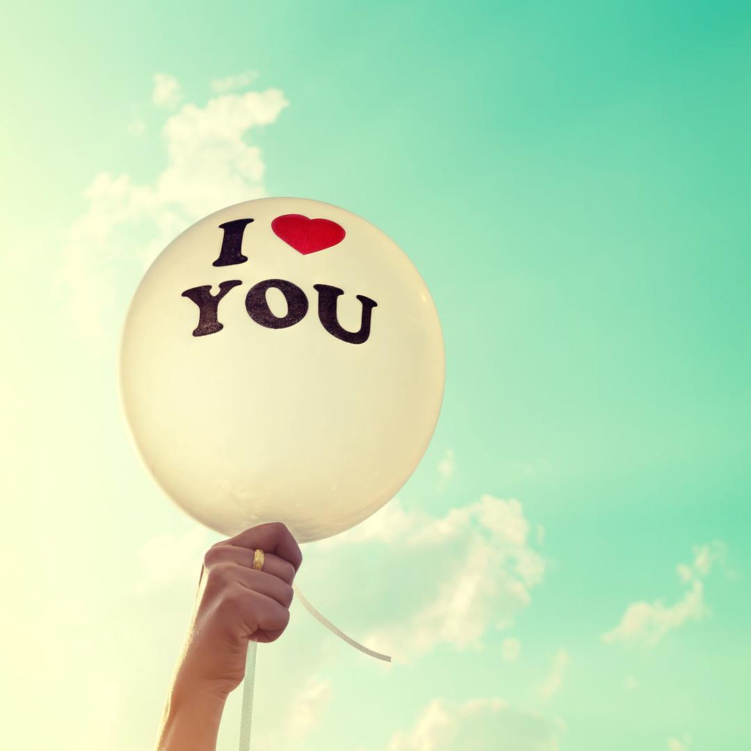 Ein Luftballon auf dem "I love you" steht・Bild: Colourbox Ein Luftballon auf dem "I love you" steht