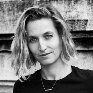 Die Österreicherin Alina Lindermuth hat das Buch "Fremde Federn" geschrieben
