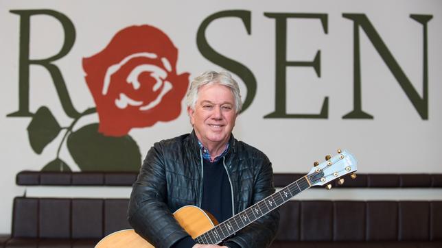 Der populäre Musiker Rolf Zuckowski übernimmt Gastrolle bei "Rote Rosen", im Mai kommt der Meister des Kinderlieds nach Lüneburg. 