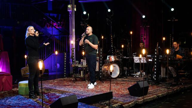 Bild: rbb/Kobalt Productions/Celine Lardon "Lebenslieder" - neues Kulturformat im Ersten - moderiert von Max Mutzke