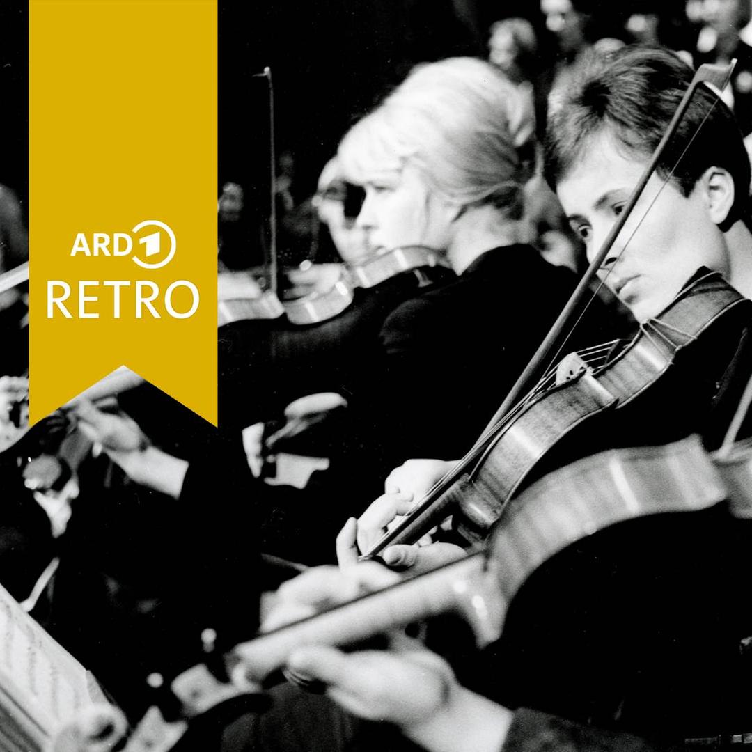 Das Cover zeigt mehrere Mitglieder eines Jugendorchesters beim Spielen von Streichinstrumenten.