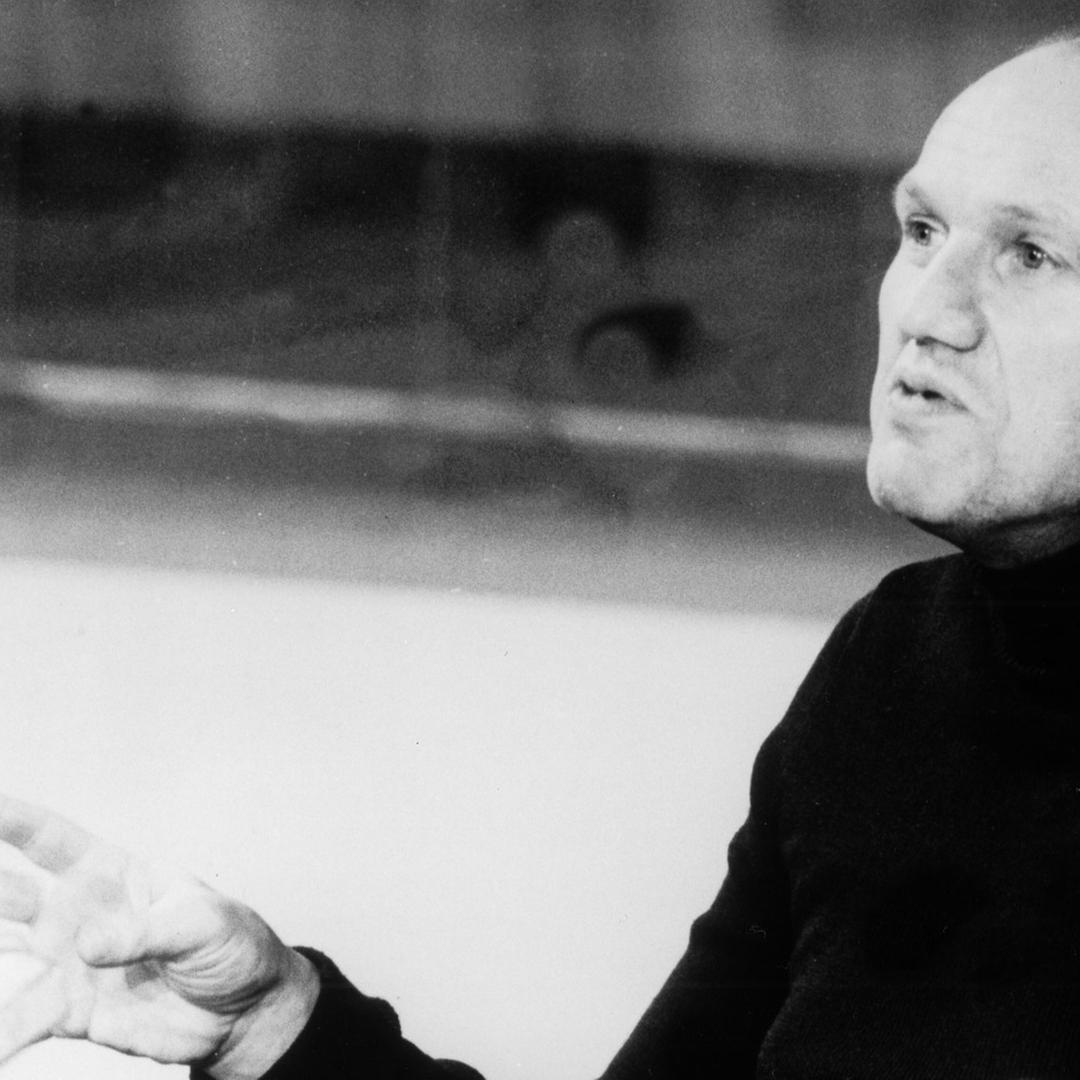 Franz Fühmann bei einem Vortrag auf einer Veranstaltung anläßlich der Über- gabe des ehem. Hauses der Volkskammer der DDR in Ost-Berlin an die Akademie der Künste Franz Fühmann bei einem Vortrag auf einer Veranstaltung anläßlich der Über- gabe des ehem. Hauses der Volkskammer der DDR in Ost-Berlin an die Akademie der Künste