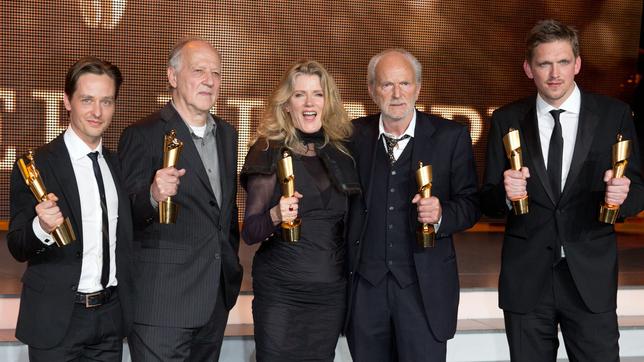 Bild: dpa Der Schauspieler Tom Schilling (l-r), der Regisseur Werner Herzog, die Schauspieler Barbara Sukowa und Michael Gwisdek und der Regisseur Jan Ole Gerster