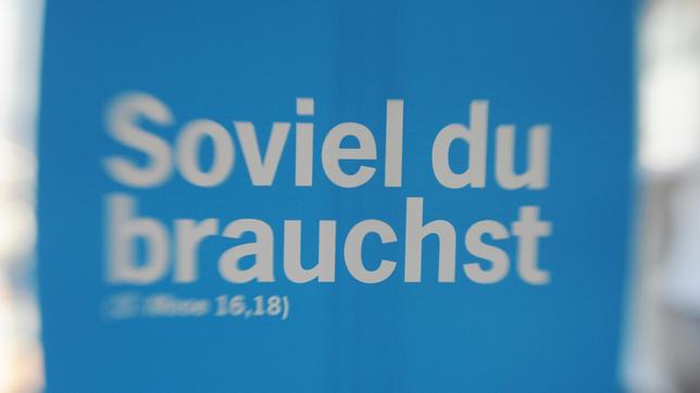 Bild: dpa/Angelika Warmuth Banner mit Motto des Kirchentags