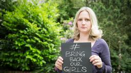 Stars der Lindenstraße mit Schild "Bring back Our Girls"