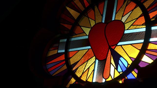 Bild: MDR/Ursula Weßner Fenstermosaik in der Herz-Jesu-Kirche in Dresden-Johannstadt