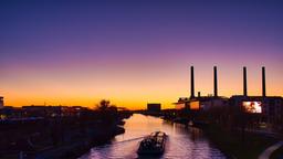Blaue Stunde über dem Mittellandkanal in Wolfsburg